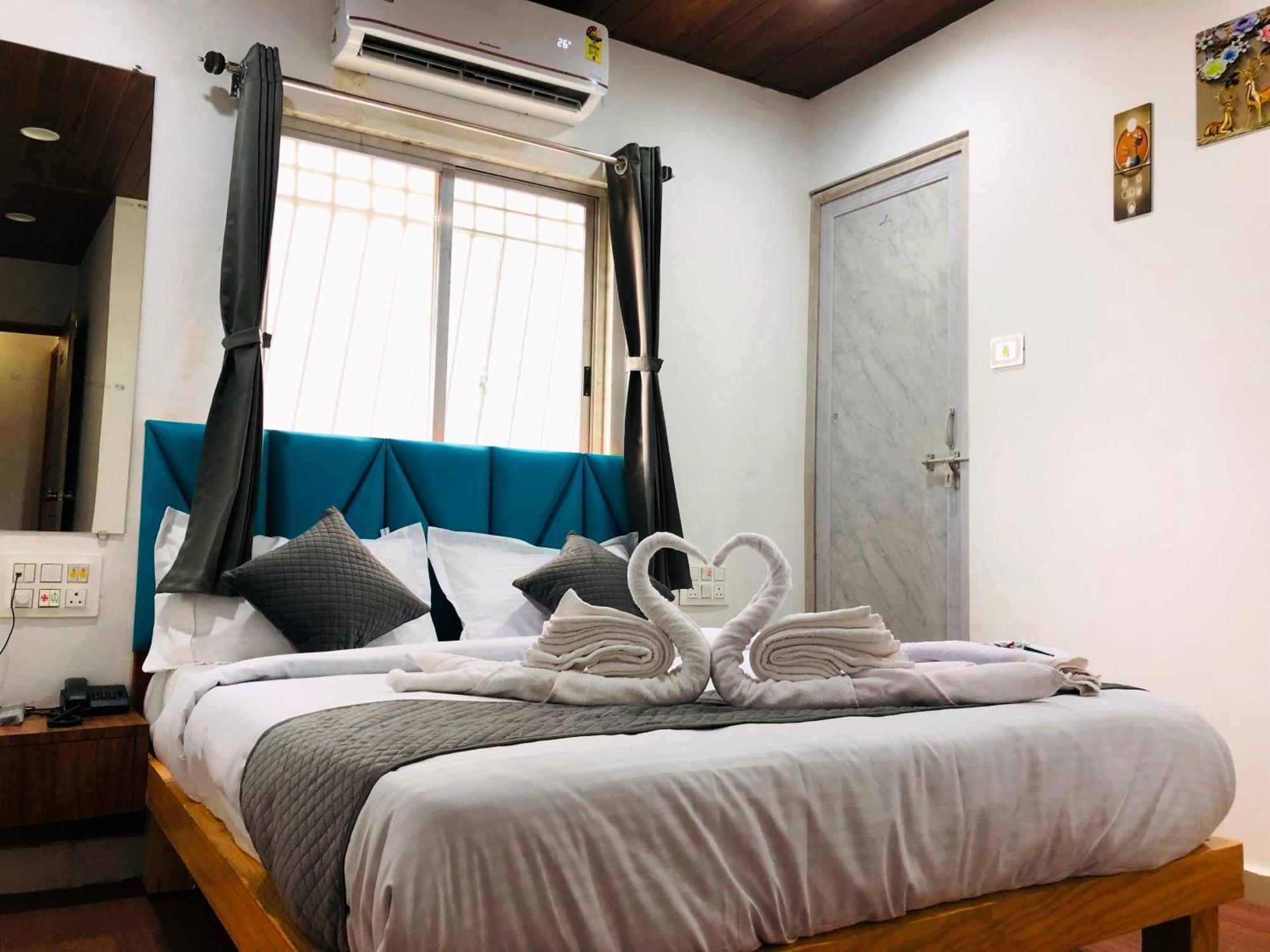 Hotel Silk, Premier Budget Friendly Luxury Hotel In Surat, Perfect For Families, Couples And Business Travelers Exterior foto