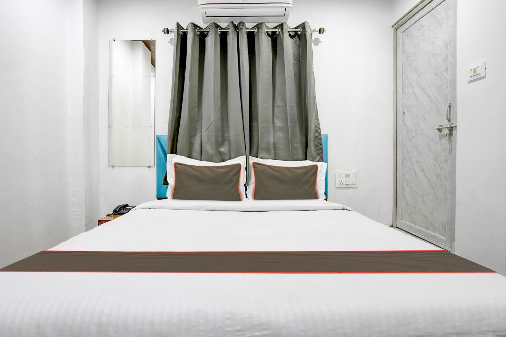 Hotel Silk, Premier Budget Friendly Luxury Hotel In Surat, Perfect For Families, Couples And Business Travelers Exterior foto