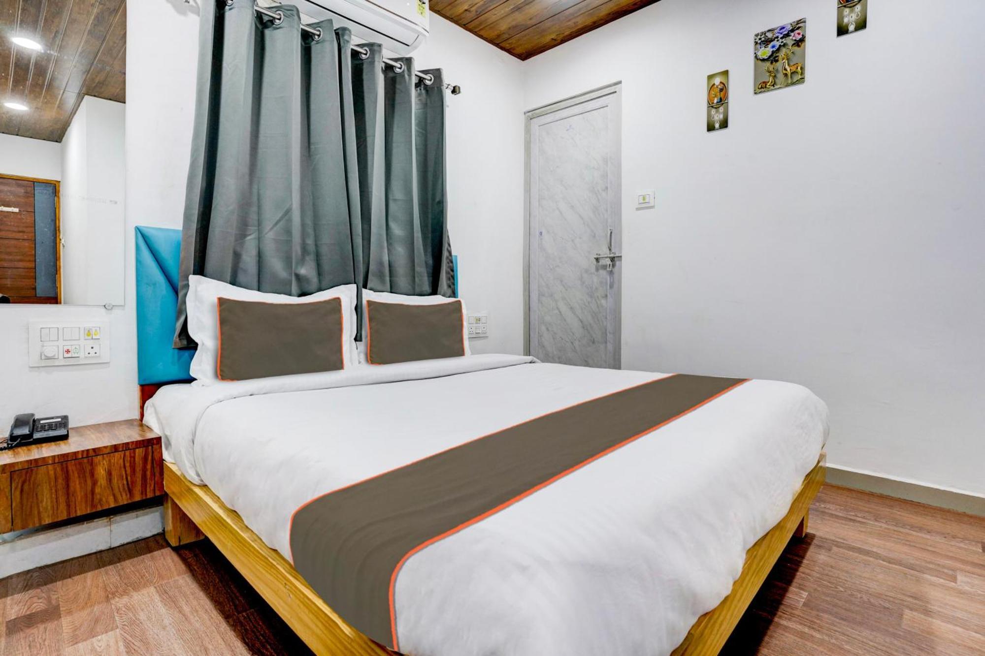 Hotel Silk, Premier Budget Friendly Luxury Hotel In Surat, Perfect For Families, Couples And Business Travelers Exterior foto