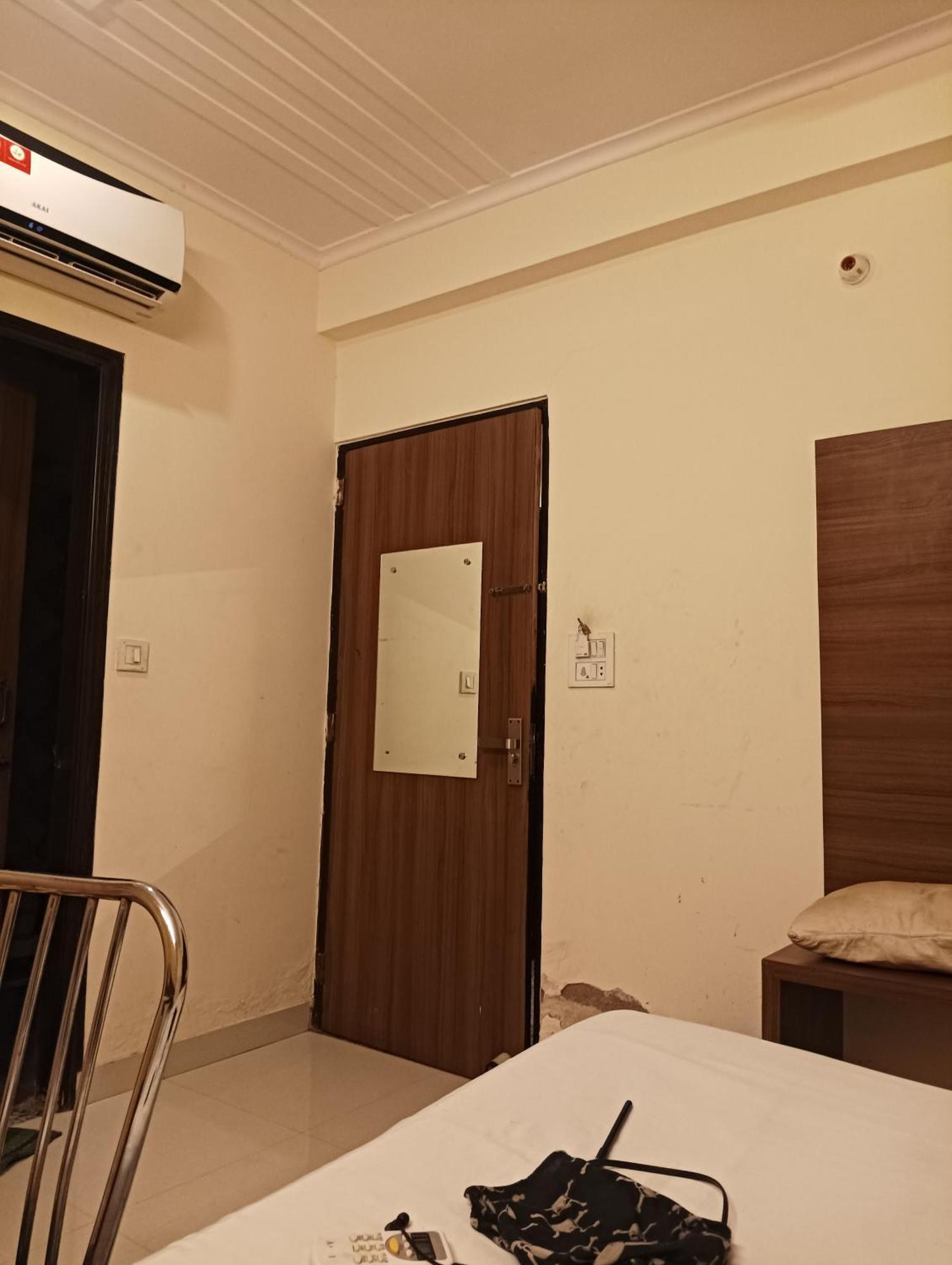 Hotel Silk, Premier Budget Friendly Luxury Hotel In Surat, Perfect For Families, Couples And Business Travelers Exterior foto