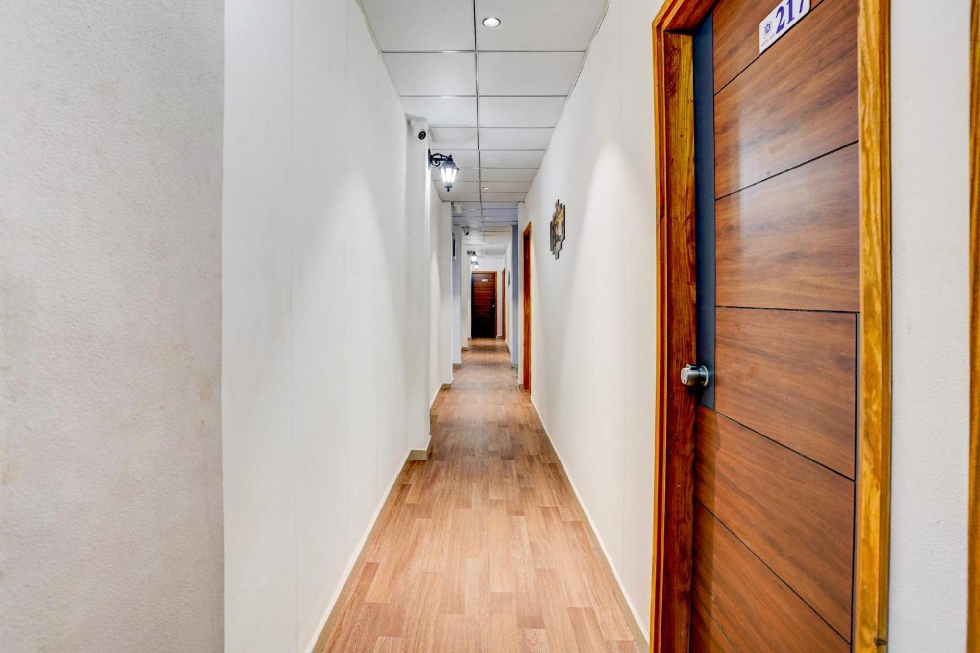 Hotel Silk, Premier Budget Friendly Luxury Hotel In Surat, Perfect For Families, Couples And Business Travelers Exterior foto